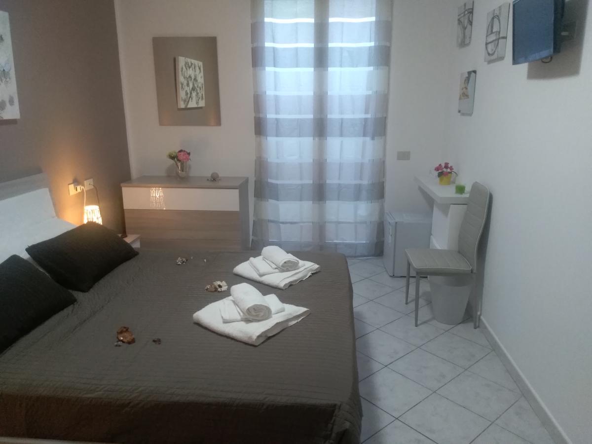 Perla Del Mare Affittacamere Campofelice Di Roccella Extérieur photo